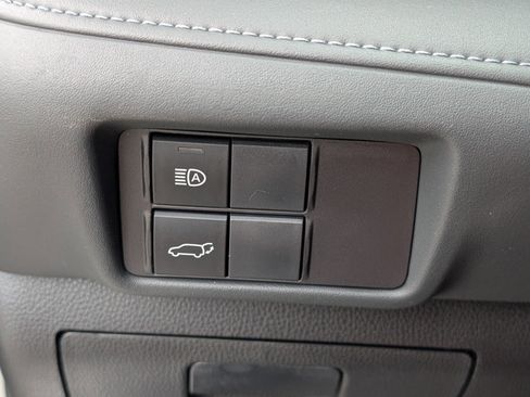 Used 2022 Toyota Highlander LE image 35