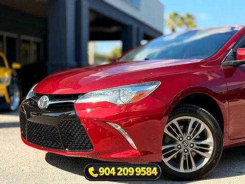 Used 2017 Toyota Camry SE FWD image 2