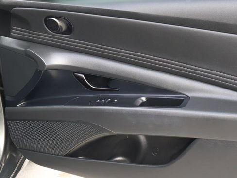 Used 2025 Hyundai Elantra Sport image 18
