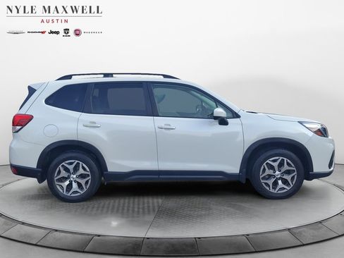 Used 2021 Subaru Forester Premium image 17