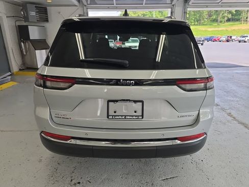 Used 2023 Jeep Grand Cherokee Laredo AWD/4WD image 4