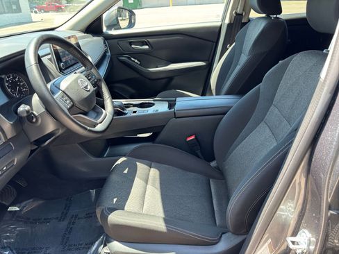 Used 2025 Nissan Rogue SV FWD image 30