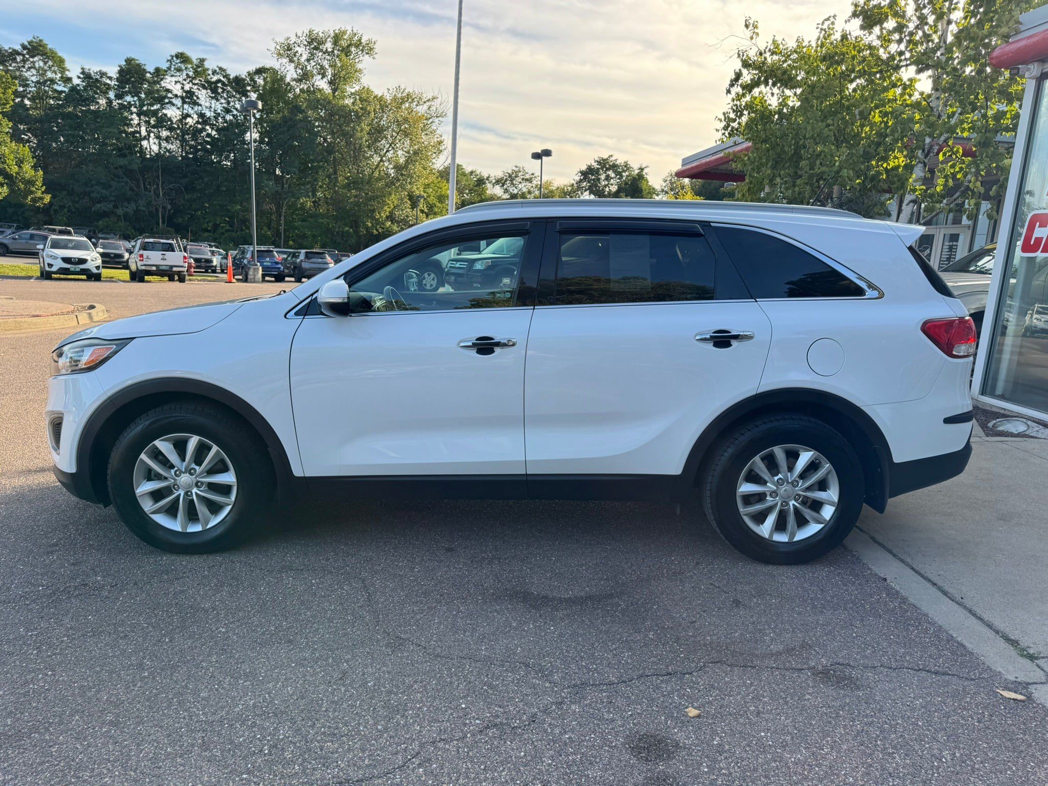 Used 2017 Kia Sorento FWD image 4