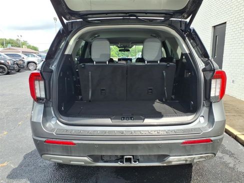 Used 2025 Ford Explorer Active w/ Active Comfort Package RWD image 5
