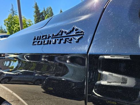 Used 2024 Chevrolet Suburban High Country w/ Advanced Technology Package AWD/4WD image 11