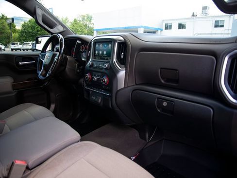 Used 2019 Chevrolet Silverado 1500 LT w/ Convenience Package AWD/4WD image 16