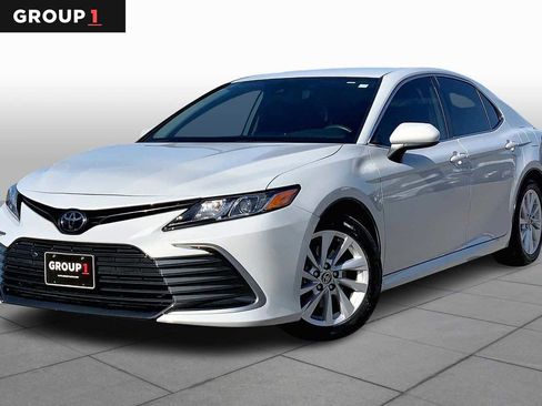 Used 2023 Toyota Camry LE image 1