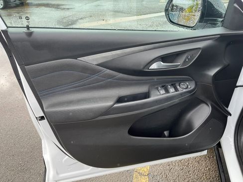 Used 2025 Buick Envista Sport Touring image 18