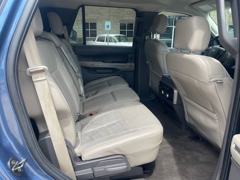 Used 2018 Ford Expedition XLT w/ Equipment Group 202A RWD image 26