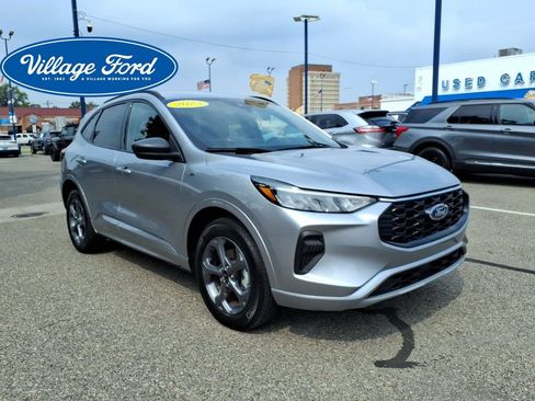 Certified 2023 Ford Escape ST-Line w/ Tech Pack #1 AWD/4WD image 4
