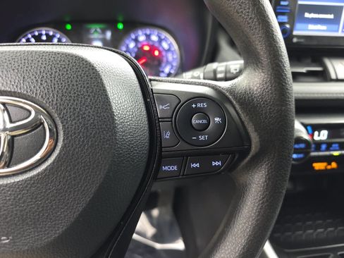 Used 2021 Toyota RAV4 XLE w/ Convenience Package FWD image 15
