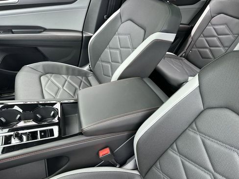 New 2026 Volkswagen Atlas Peak Edition image 21