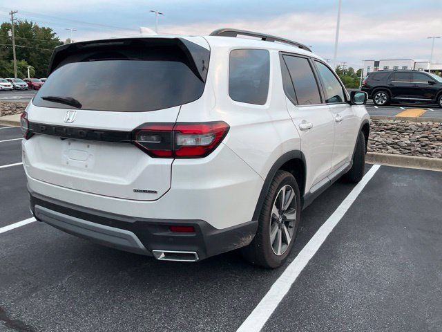 Used 2025 Honda Pilot Touring image 8