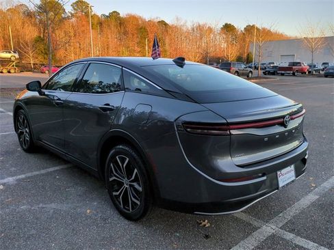 Used 2023 Toyota Crown XLE image 6