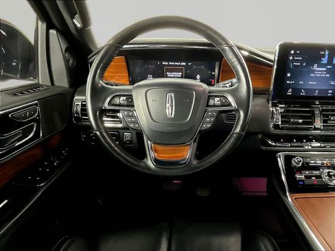 Used 2019 Lincoln Navigator L Select AWD/4WD image 8