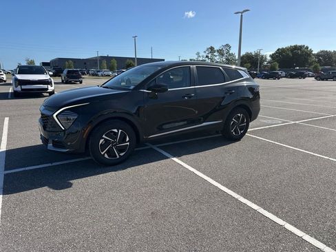 Certified 2025 Kia Sportage LX FWD image 9