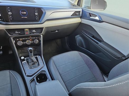 Used 2024 Volkswagen Taos SE image 12