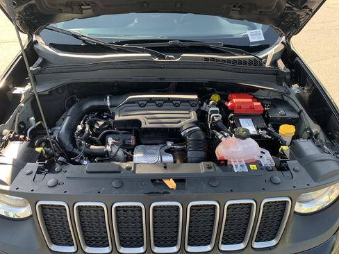 Certified 2023 Jeep Renegade Latitude AWD/4WD image 36