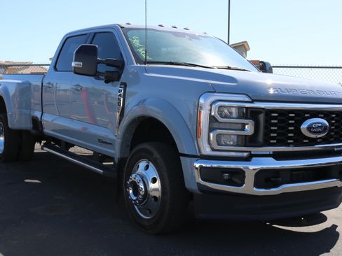 Used 2024 Ford F450 Lariat w/ FX4 Off-Road Package image 4
