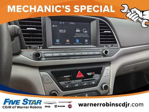 Used 2017 Hyundai Elantra SE FWD image 23