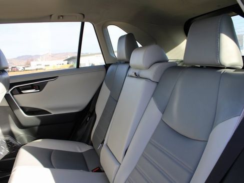 Used 2020 Toyota RAV4 Limited image 19