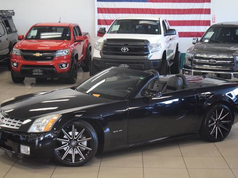 Used 2005 Cadillac XLR Base 2dr Roadster image 39