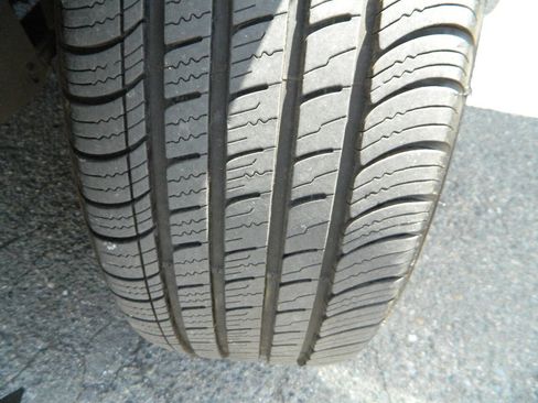 Used 2017 Ford Explorer XLT image 26