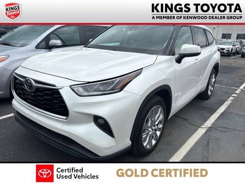 Used 2020 Toyota Highlander Limited FWD image 4