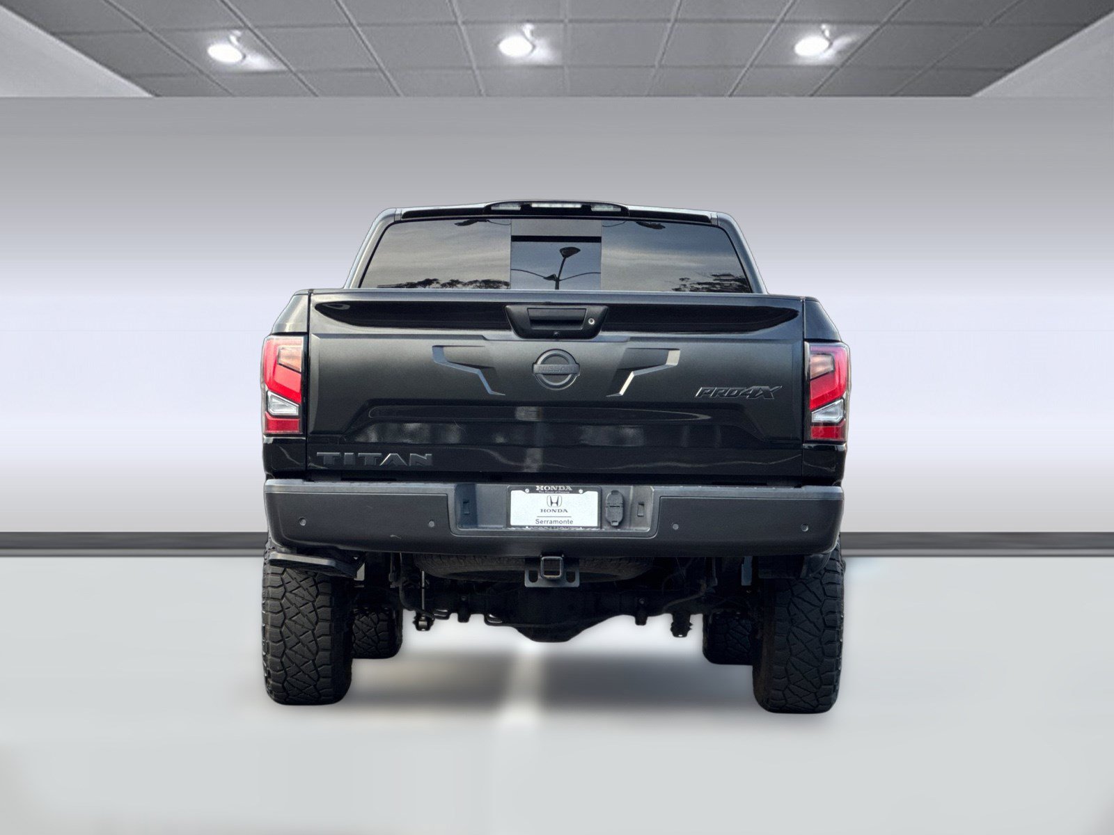 Used 2021 Nissan Titan PRO-4X w/ Pro-4x Convenience Package AWD/4WD image 9