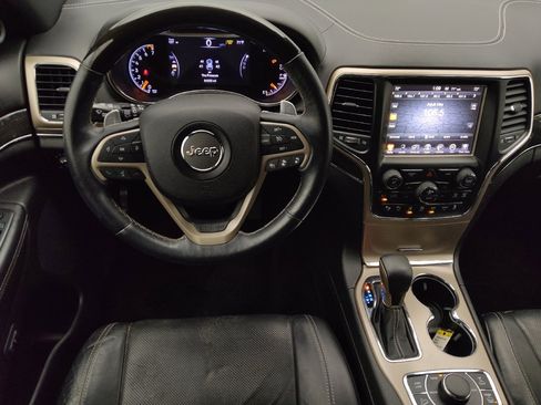 Used 2017 Jeep Grand Cherokee Overland w/ Jeep Active Safety Group image 22