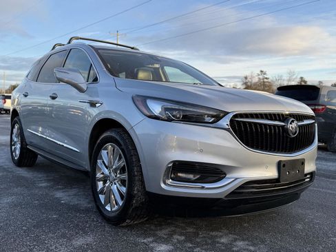 Used 2021 Buick Enclave Premium w/ Sun and Sites Package image 3