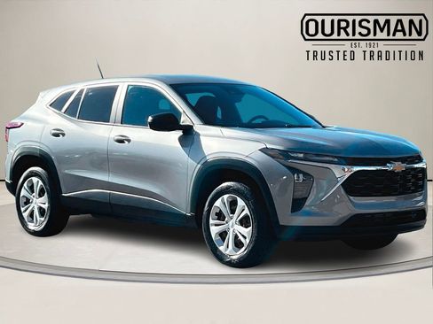 Used 2024 Chevrolet Trax LS w/ Driver Confidence Package image 1