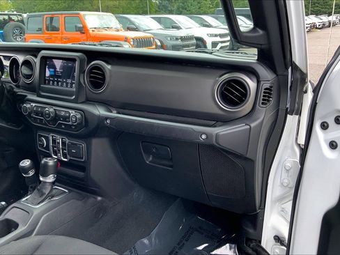 Used 2023 Jeep Gladiator Sport AWD/4WD image 16