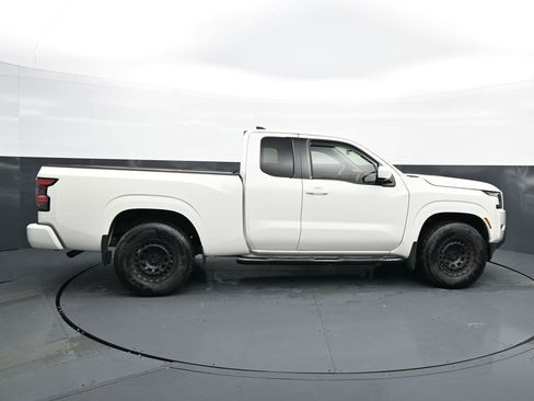 Used 2024 Nissan Frontier SV RWD image 8