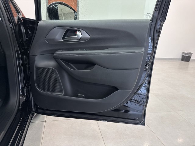 New 2026 Chrysler Pacifica Select w/ S Appearance Package FWD image 48