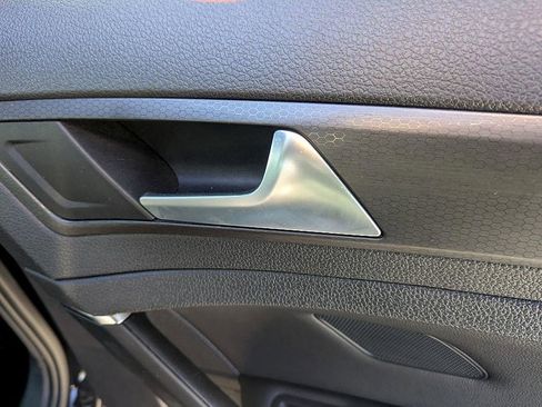 Used 2020 Volkswagen GTI SE image 31