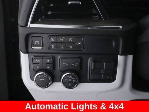 Used 2026 Chevrolet Suburban Premier w/ Sun And Tow Package AWD/4WD image 21