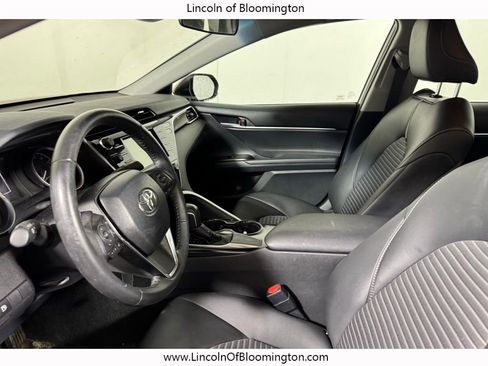 Used 2018 Toyota Camry SE image 25