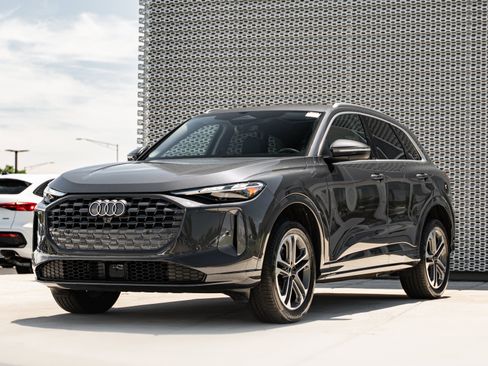 Certified 2025 Audi Q5 Premium w/ Convenience Package AWD/4WD image 7