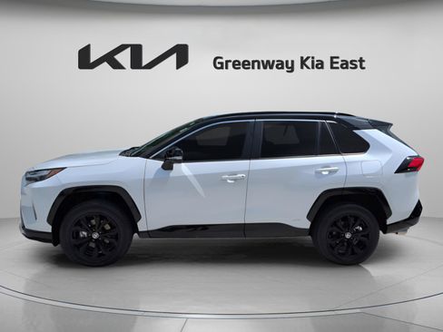 Used 2025 Toyota RAV4 XSE AWD/4WD image 9