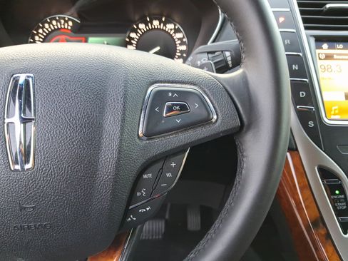 Used 2016 Lincoln MKX Select w/ Select Plus Package FWD image 18