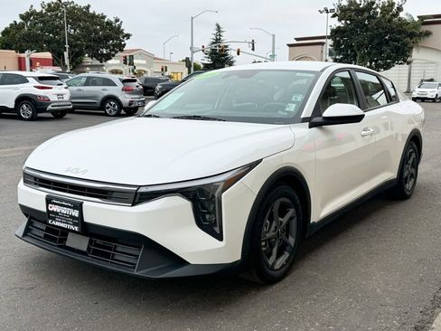 Used 2025 Kia K4 LXS image 9