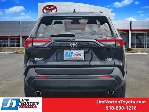 Used 2025 Toyota RAV4 XLE image 6