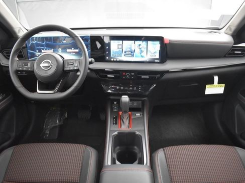 New 2026 Nissan Kicks SR w/ Illumination Package FWD image 9