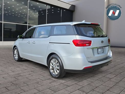 Used 2019 Kia Sedona L FWD image 3