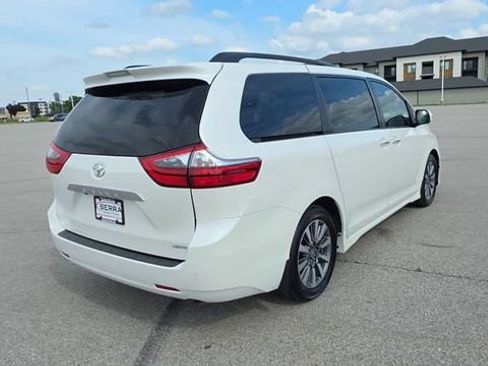 Used 2020 Toyota Sienna Limited Premium FWD image 7