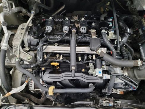 Used 2020 Nissan Versa SV image 30