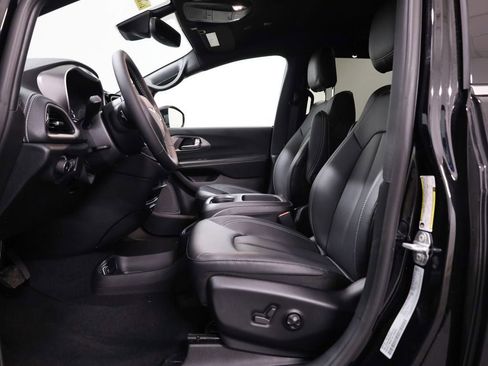 New 2026 Chrysler Pacifica Select image 8