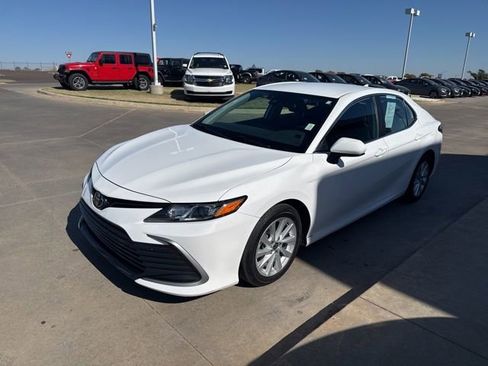 Used 2024 Toyota Camry LE image 4