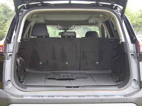 Used 2023 Nissan Rogue SV w/ SV Premium B Package FWD image 10